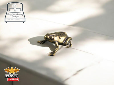 Mini Brass Frog Figurine, Vintage Garden Sculpture, Home Ornament